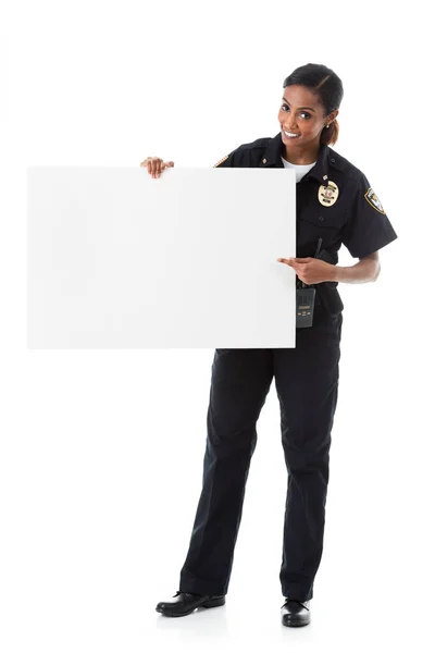 Полиция: Женщина-офицер держит белую карточку в качестве знака — стоковое фото