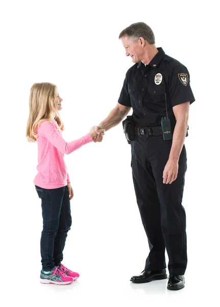 Polizia: Ufficiale amichevole stringe la mano con il bambino — Foto Stock