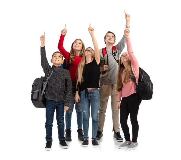 Farklı Pozlarda Beyaz Arka Planda Izole Edilmiş Bir Grup Çocuk — Stok fotoğraf