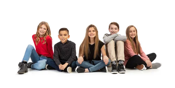 Farklı Pozlarda Beyaz Arka Planda Izole Edilmiş Bir Grup Çocuk — Stok fotoğraf