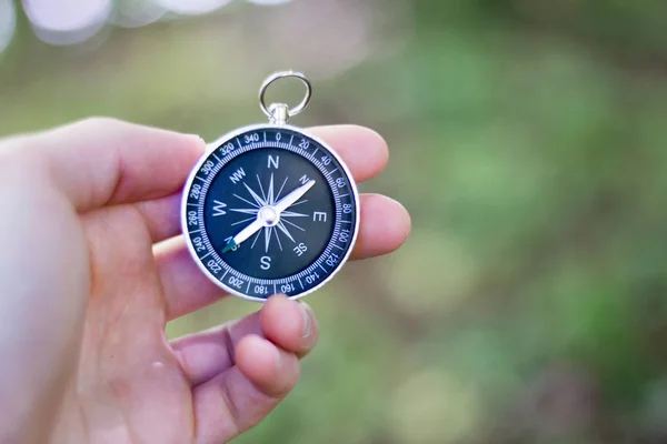 Jahrgangskompass Der Hand Abenteuer Und Entdeckungskonzept — Stockfoto