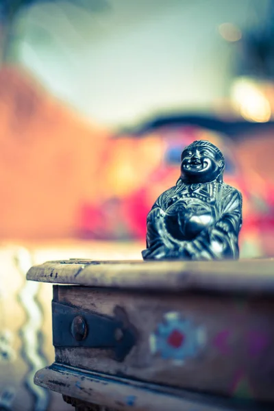 Feng Shui Statua Buddha Tavolo Nel Proprio Soggiorno — Foto Stock