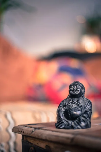 Feng Shui Statua Buddha Tavolo Nel Proprio Soggiorno — Foto Stock