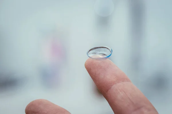 Feche Lente Contato Dedo Homem Espaço Texto — Fotografia de Stock