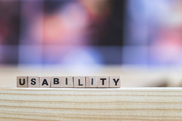 Деревянные кубики со словом юзабилити, изображение с копировальным пространством
