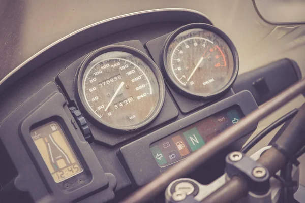 Eski bir motosiklet torpidosunun kapağı.