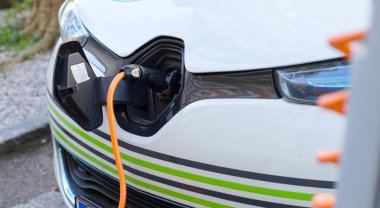 Elektrikli Araba şarj kablo ve fiş noktası şarj etmek için önde gelen ile şarj. 
