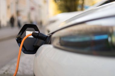 Elektrikli Araba şarj kablo ve fiş noktası şarj etmek için önde gelen ile şarj. 