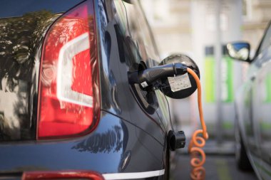 Elektrikli Araba şarj kablo ve fiş noktası şarj etmek için önde gelen ile şarj. 