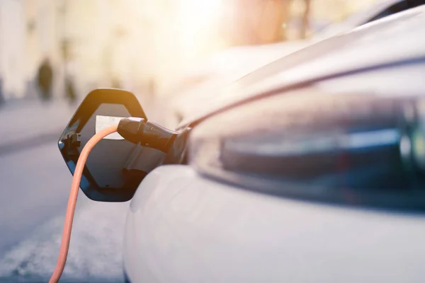 Elektrikli Araba şarj kablo ve fiş noktası şarj etmek için önde gelen ile şarj. 