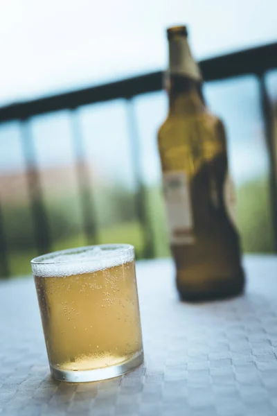 Desfrutando Copo Cerveja Nos Feriados Itália — Fotografia de Stock