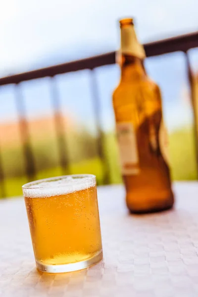 Desfrutando Copo Cerveja Nos Feriados Itália — Fotografia de Stock