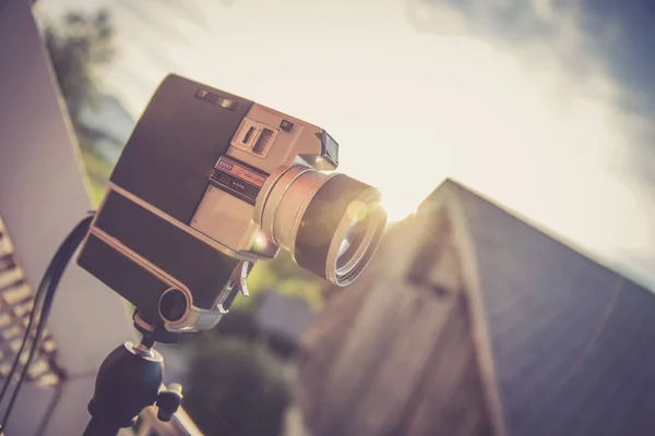 Vintage Old Movie Camera Outdoor Sunset — Stock Photo, Image