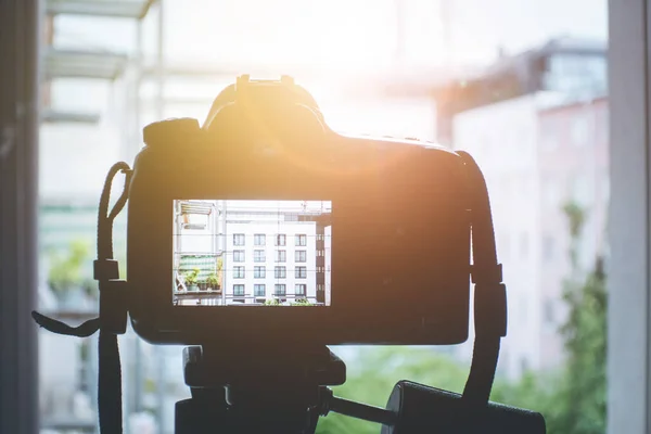 Professionell Med Teleobjektiv Stativ Övervakning Och Förföljelse — Stockfoto