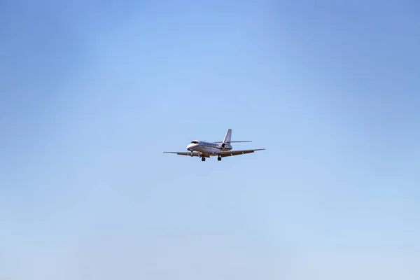 Privé Vliegtuig Landt Het Vliegveld Close — Stockfoto