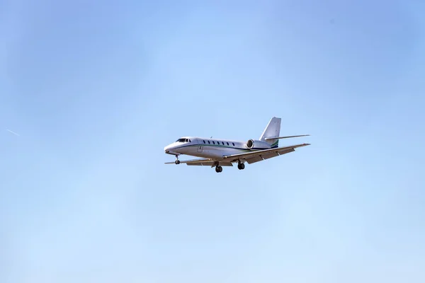 Aviones Privados Están Aterrizando Aeropuerto Cerca — Foto de Stock