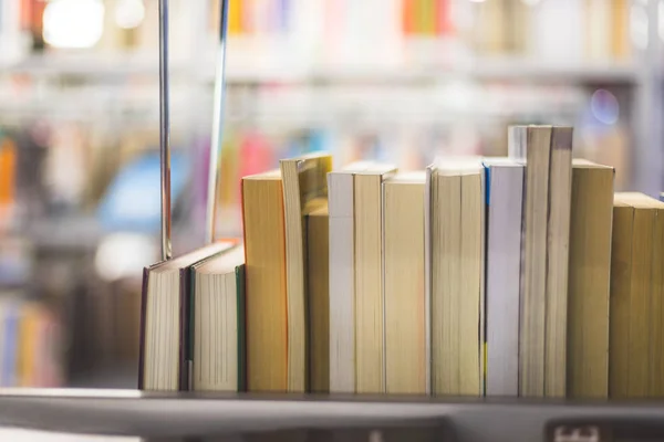 Close Beeld Van Een Verscheidenheid Aan Boeken Openbare Bibliotheek — Stockfoto