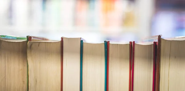 Close Beeld Van Een Verscheidenheid Aan Boeken Openbare Bibliotheek — Stockfoto