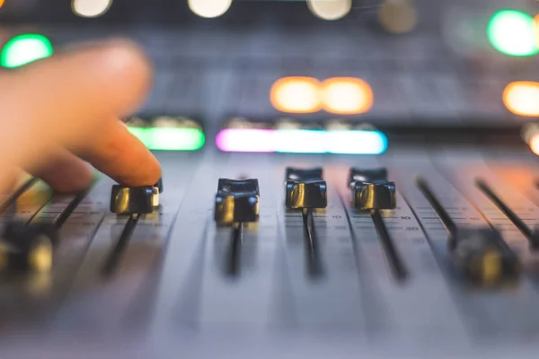 Професійне Музичне Виробництво Студії Звукозапису Звукорежисер Працює — стокове фото
