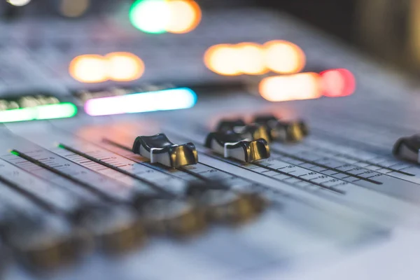 Bir Ses Kayıt Stüdyosu Mikser Resepsiyon Profesyonel Müzik Üretimi — Stok fotoğraf