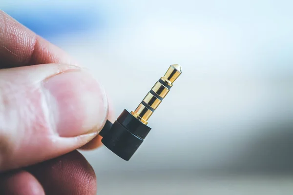 Close Fingers Holding 5Mm Audio Jack — Stock Photo, Image