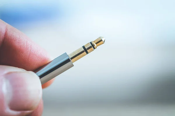 Close Fingers Holding 5Mm Audio Jack — Stock Photo, Image