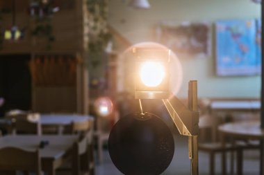 İlkokulda vintage projektörü