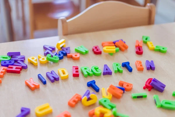 Cartas Coloridas Con Palabra Kindergarten — Foto de Stock