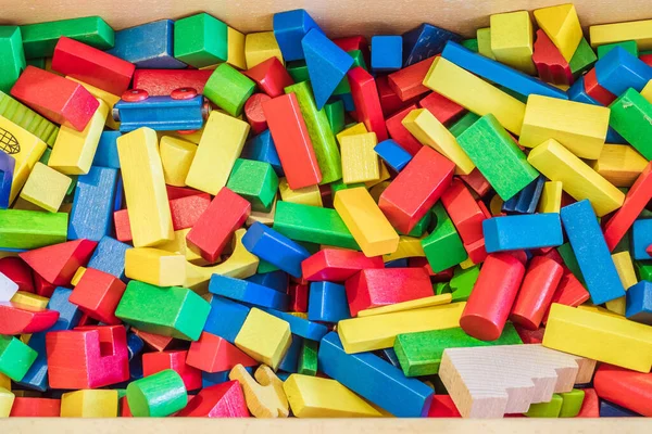 Πολύχρωμα Ξύλινα Μπλοκ Παιχνιδιών Ένα Κουτί — Φωτογραφία Αρχείου