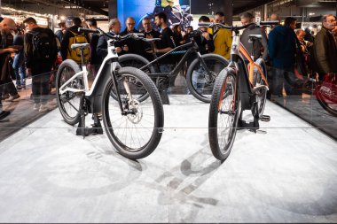 Eicma 2019 'daki sergide Harley Davidson bisiklet stili prototip sergileniyor.