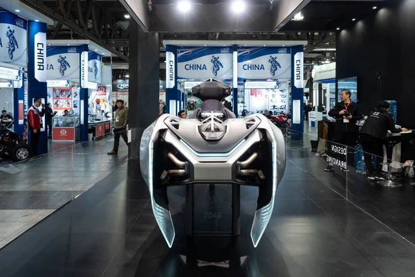 2049 Nonzero; en konceptdesign av ett futuristiskt transportfordon i utställning på Eicma 2019 — Stockfoto