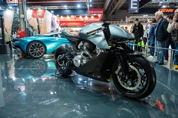 Aston Martin在Eicma 2019与Brough Superior合作推出了新摩托车 — 图库照片