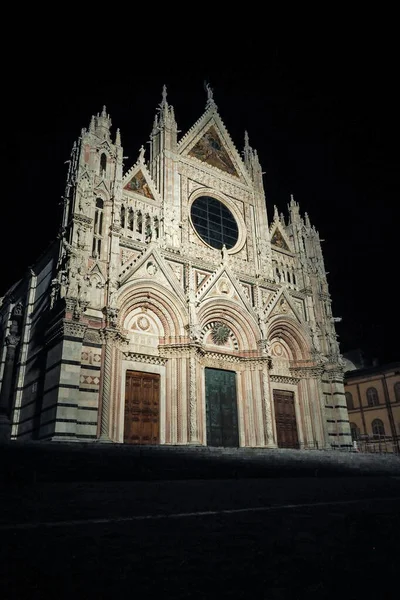 Siena Duomo Iluminado Por Noche Vista Frontal Lateral Sin Personas — Foto de Stock