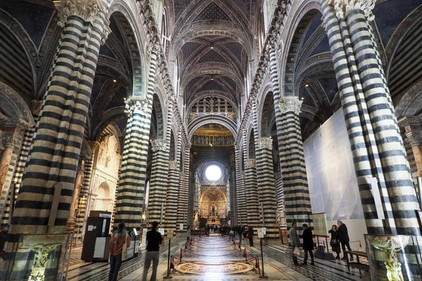 Pasillo Principal Altar Desde Interior Cúpula Siena Duomo Con Pocos — Foto de Stock