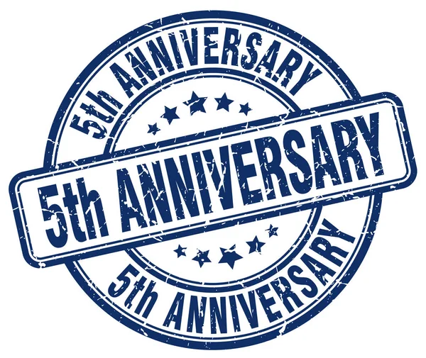 5º aniversario sello grunge azul — Vector de stock