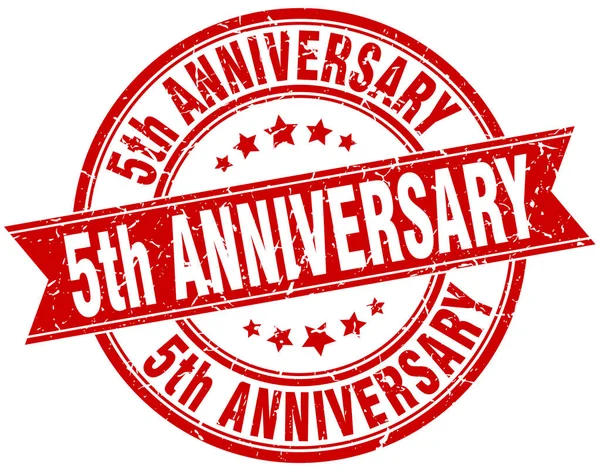 5º aniversario ronda cinta grunge sello — Vector de stock