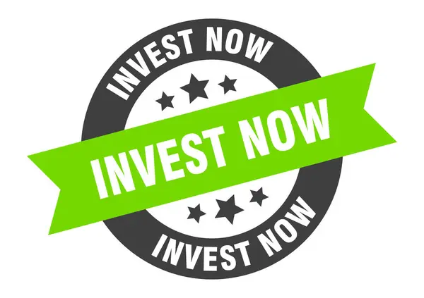 Invest now sign. invest now round ribbon sticker. invest now tag — 스톡 벡터