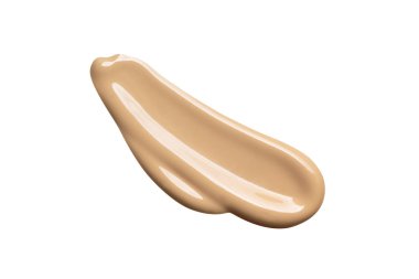 Temelde kahverengi krema lekesi. Sıvı bej renk gizleyici düzenleyici kumaş lekesi beyaz arkaplanda izole edildi. Bb, Cc krem dokusu 