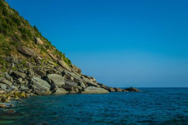 Vernazza 'nın yeni plajı Cinque Terre, La Spezia, İtalya' dan