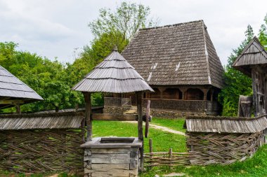 Romanya 'daki Ilea Evi, Denizcilik Köyü Müzesi' nden tahta çeşme