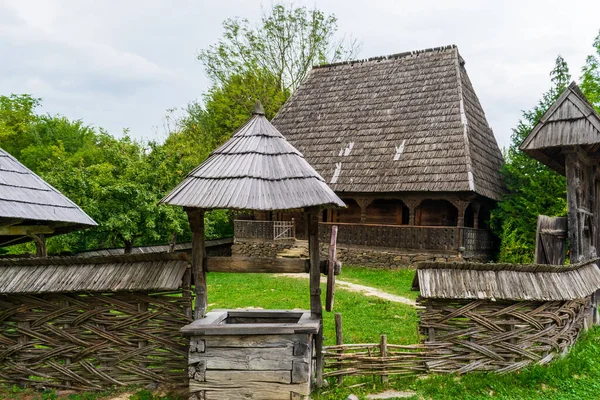 Fuente Madera Ilea House Maramures Village Museum Rumania — Foto de Stock