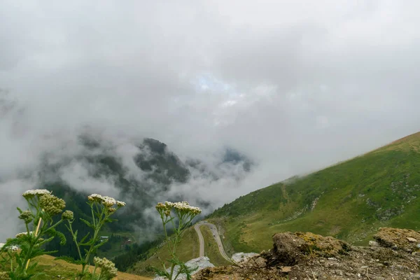 Road Crosses Fagaras Mountains Seen Fog Transfagarasan Romania — Stock Photo, Image