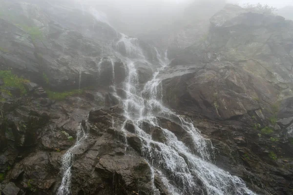 Fagaras Dağları, Transfagarasan, Romanya 'dan Balea şelalesi