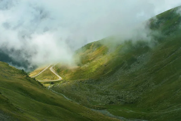 Road Crosses Fagaras Mountains Seen Fog Transfagarasan Romania — Stock Photo, Image