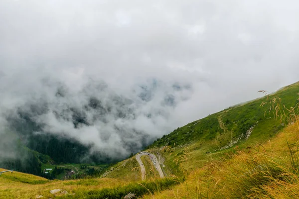 Road Crosses Fagaras Mountains Seen Fog Transfagarasan Romania — Stock Photo, Image