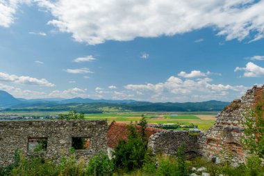Üçgen kuleden yıkıntılar, Rasnov Kalesi, Brasov, Romanya
