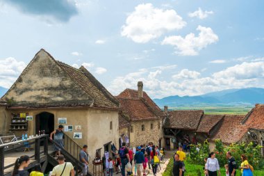 Üçgen kuledeki evler, Rasnov Kalesi, Brasov, Romanya