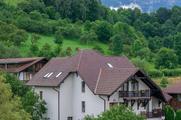 Moderna Hus Kullarna Från Bran Brasov Rumänien — Stockfoto