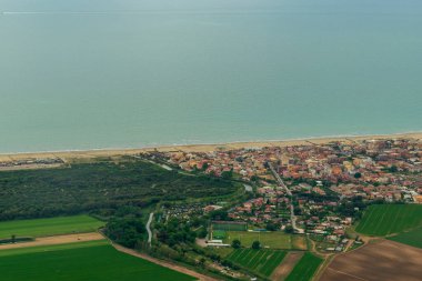 Dünya yüzeyinin uçaktan görünüşü