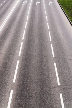 Otoban yol işaretleri ile
